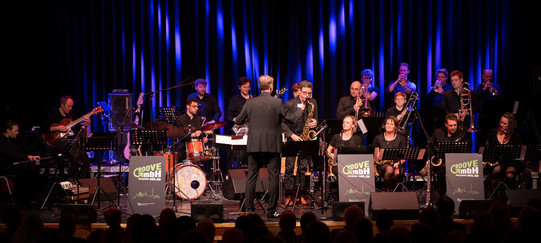 Groove m.b.H. beim Jazzfestival der TU Dortmund 2020 Die Jazzband Groove m.b.H. auf der Bühne des Jazzfestival 2020 an der TU Dortmund.