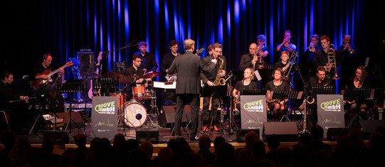 Groove m.b.H. beim Jazzfestival der TU Dortmund 2020 Die Jazzband Groove m.b.H. auf der Bühne des Jazzfestival 2020 an der TU Dortmund.