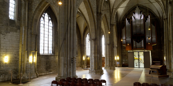 Die Reinoldi-Kirche von innen mit Blick auf die Orgel.