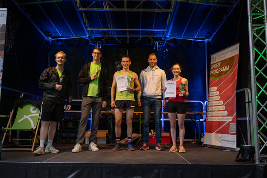 Siegerehrung für Campus Champs auf der Bühne