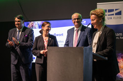 Rektor*innen und Ina Brandes Die drei UA Ruhr-Rektor*innen und Ina Brandes auf der Bühne