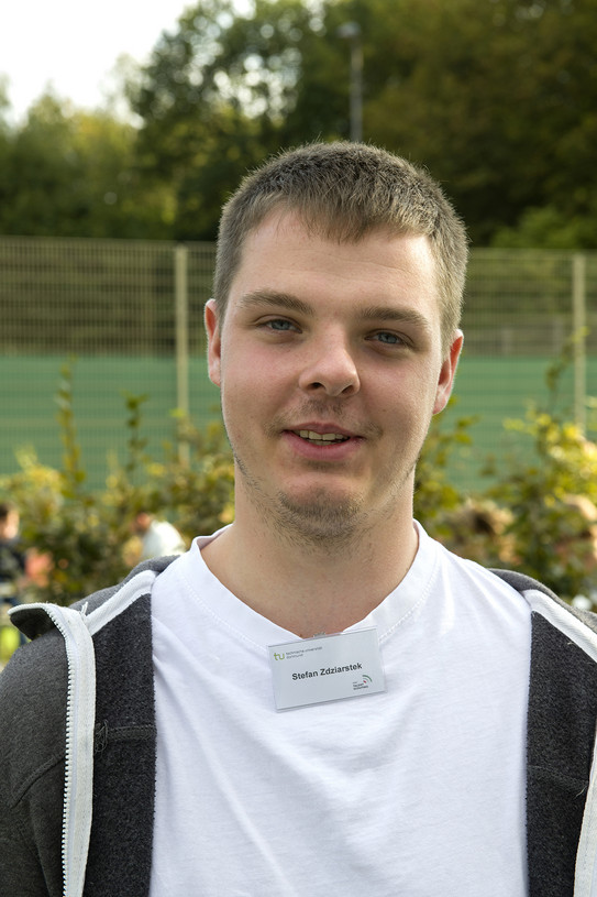 Portraitfoto eines jungen Mannes.