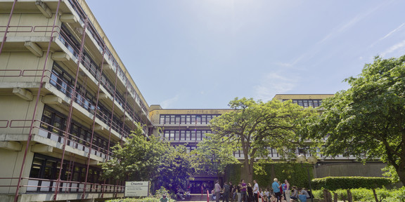 Students chatting in front of the chemistry building