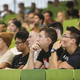Menschen sitzen in einem Hörsaal.