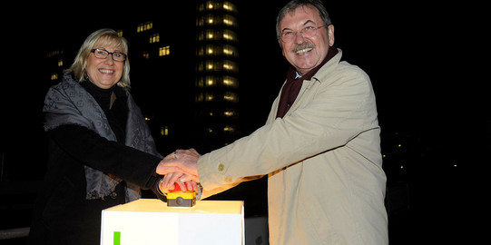 Inauguration of the luminous TU logo on the Mathetower.