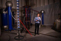 A man stands between technical devices and explains something.