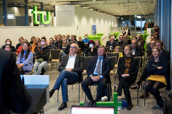 The audience listens to a speech, sitting in the front row, among others, Rector Manfred Bayer.