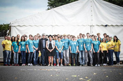 Eröffnungsfeier Gruppenfoto Campteilnehmer, Betreuuer und Sponsoren