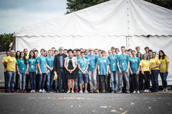 Eröffnungsfeier Gruppenfoto Campteilnehmer, Betreuuer und Sponsoren