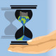 Ringvorlesung vor einem hellblauen Hintergrund hält eine gezeichnete Hand eine Sanduhr, im oberen Bereich der Sanduhr ist eine Erdkugel mit dem Mathetower der TU Dortmund.