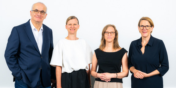 Photo: Prof. Manfred Bayer, Prof. Wiebke Möhring, Prof. Nele McElvany, and Prof. Tessa Flatten.
