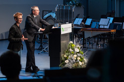 A man stands at the lectern during the TU Dortmund University's annual academic ceremony.