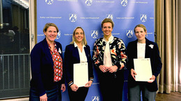 Gruppenfoto mit vier Frauen