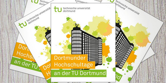 Vorderseite Flyer: Skizziertes Bild vom Mathetower 