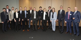 Gruppenfoto bei Verleihung des Hans-Uhde-Preises