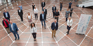Masterplan Wissenschaft 2.0 Dortmund Vertreter des Masterplans Wissenschaft stehen in Sternformation im Rathaus Dortmund