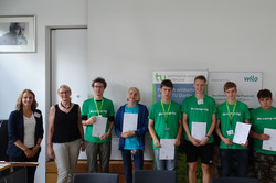 Gruppenfoto einer Projektgruppe und Frau Prof. Dr. Melle sowie Frau Stolzke. 