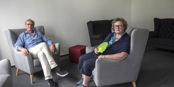 Kanzler Albrecht Ehlers und Dr. Ute Zimmermann in der TU Lounge