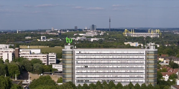 Foto: Dortmunder Skyline mit Mathetower, Signal Iduna Park und Florianturm