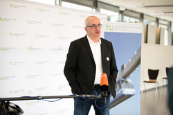 Rektor Prof. Manfred Bayer im Interview Interviewsituation mit Rektor Prof. Manfred Bayer