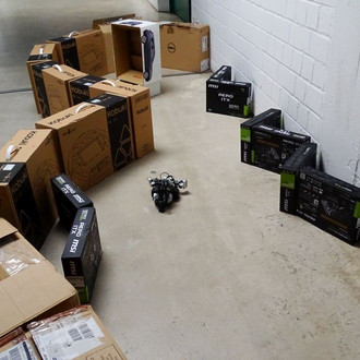 Projektarbeit Testfahrt zwischen Kartons