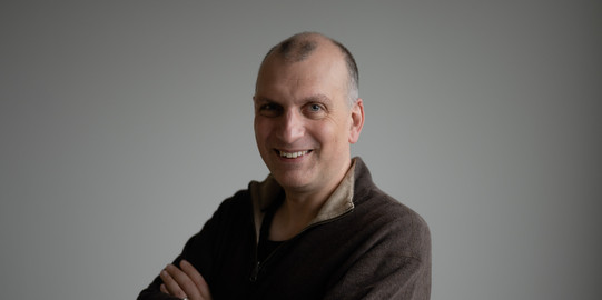 Prof. Amin Coja-Oghlan Portrait eines Mannes