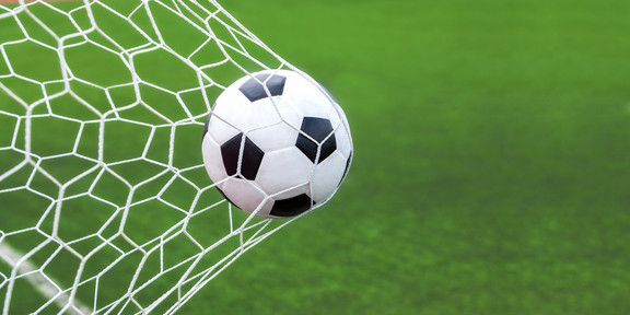 Foto: Fußball im Tornetz
