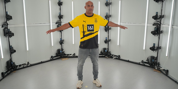 Früherer Außenverteidiger Dedê von Borussia Dortmund in einem Körperscanner