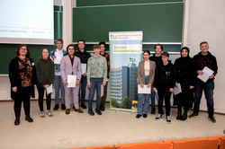 Gruppenfoto bei der Eröffnung der SchülerUni im Sommersemester 2023