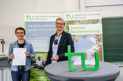Eröffnung SchülerUni Eröffnung SchülerUni Zeugnisübergabe
