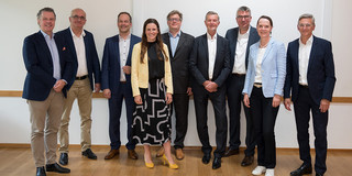 Gruppenfoto mit 9 Personen