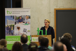 Eröffnungsrede der SchülerUni für das Wintersemester 2024/2025 durch die Prorektorin Studium Frau Prof. Dr. Wiebke Möhring.