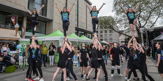 Cheerleader TU Dortbunt Cheerleaderformation auf dem Fest Dortbunt in der Innenstadt Dortmund