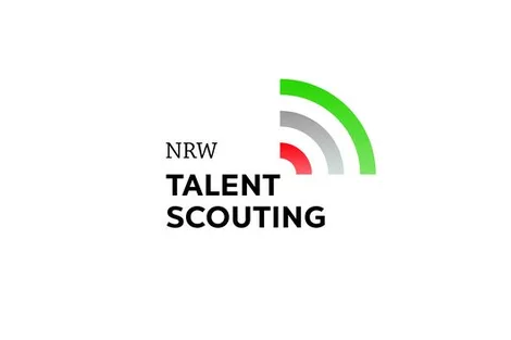 Logo des Programms ‚NRW Talent Scouting‘. Das Logo zeigt den Schriftzug ‚NRW Talent Scouting‘ neben drei halbkreisförmigen Bögen in den Farben Rot, Grau und Grün.