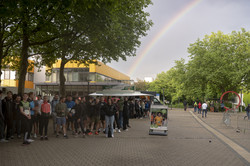 Zuschauer*innen vom Campuslauf an der Laufstrecke