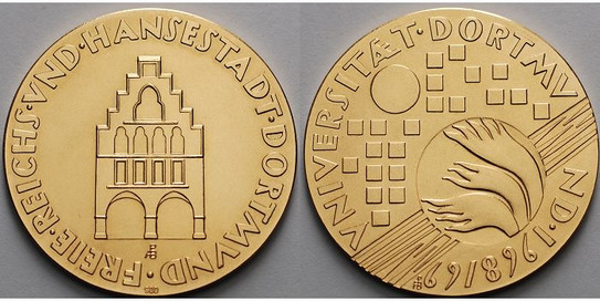 Bild der Vorder- und Rückseite einer Goldmedaille mit der Aufschrift "Freie Reichs- und Handelsstadt Dortmund" sowie "Universität Dortmund"