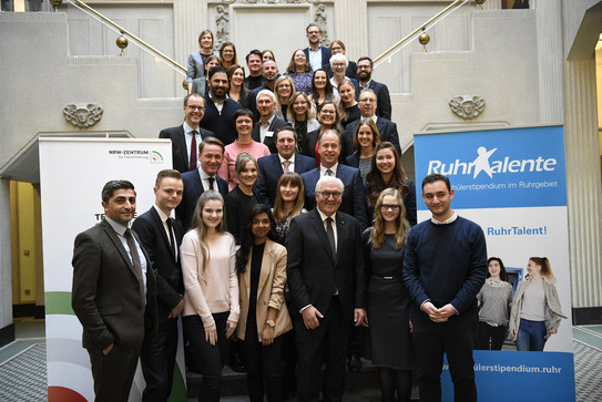 Steinmeier im Ruhrgebiet Gruppenbild mit Frank-Walter Steinmeier