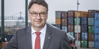 Prof. Uwe Clausen Porträt eines Mannes