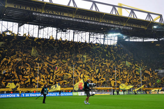 Südtribüne Die Südtribüne des Signal-Iduna-Parks bei einem Spiel von Borussia Dortmund.