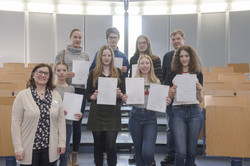 SchuelerUni Gruppenbild der Eröffnung der SchülerUni im Sommersemester 2019