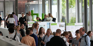 Besucher der Veranstaltung im Rudolf-Chaudoire-Pavillon.