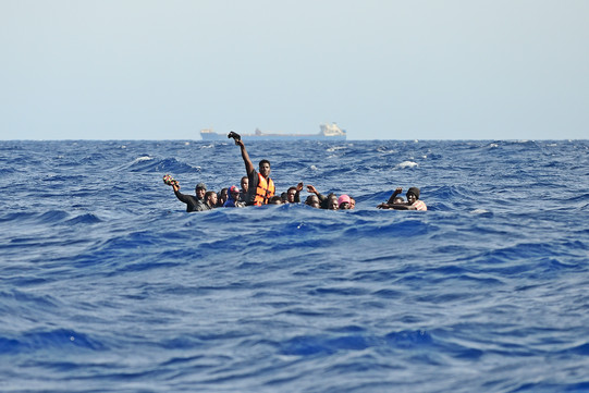 Seenot Menschen in Seenot auf dem Mittelmeer