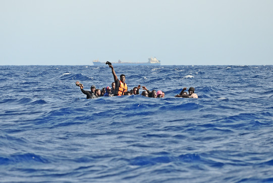 Menschen in Seenot auf dem Mittelmeer