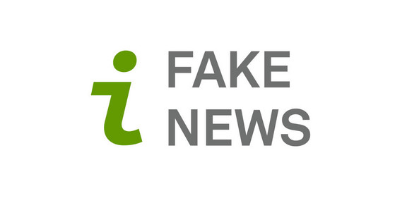 Fake News Logo Grünes i für Information, daneben steht Fake News