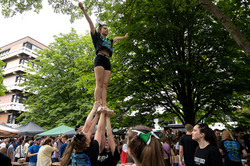 Cheerleader eine Cheerleadergruppe performt