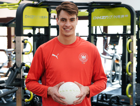 Portrait photo of national handball player Julian Köster