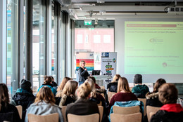 Dortmunder Hochschultage Dortmunder Hochschultage - Schülerinnen und Schüler lauschen einem Vortrag