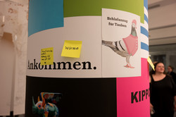 Foto: Kunstsäule in der Ausstellung