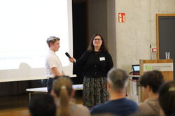 Teilnehmer der Schüler Uni zusammen mit der Projektleiterin Frau Dr. Irene Szymanski