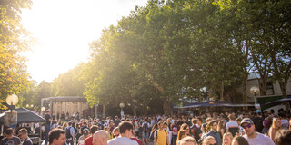 A stage with a lot of people in front of it on the campus of TU Dortmund University